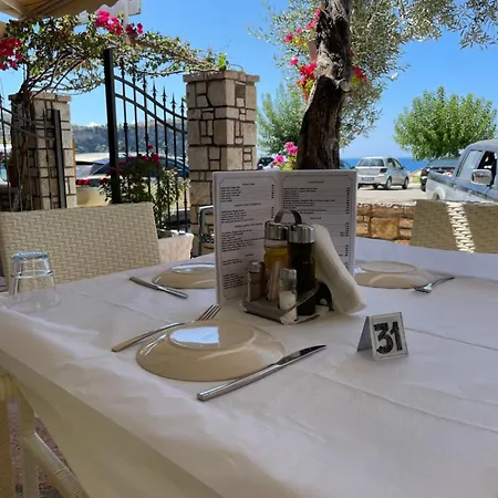 Отель Rondo's 3*