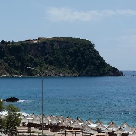 Rondo's 3* Himare