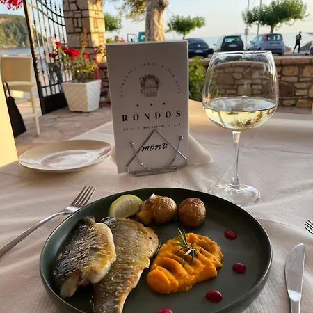 Rondo's Hotel Himare